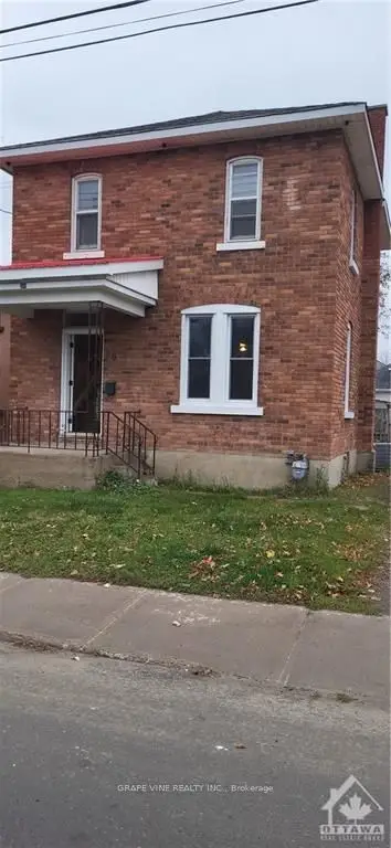 39 Lochiel Street N, Renfrew, On K7v 1w1