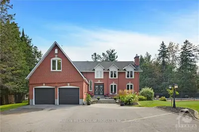 2938 Richardson Side Road, Carp - Huntley Ward, On K0a 1l0