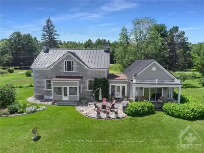 136 COLONEL NICHOLSON Lane, Constance Bay - Dunrobin - Kilmaurs - Woodlawn, ON K0A 3M0