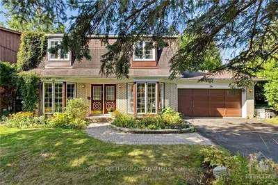 10 Midland Crescent, South Of Baseline To Knoxdale, On K2h 8n1