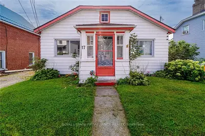 17 Hubbell Street, Brockville, On K6v 4k2