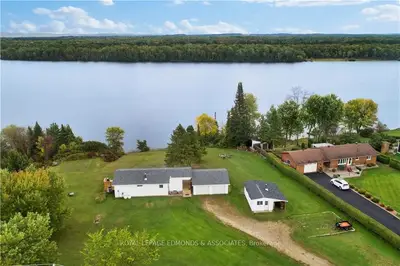 2066 Lapasse Road, Whitewater Region, On K0j 1c0