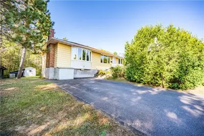 7 HOFFMAN Street, Petawawa, ON K8H 2J4