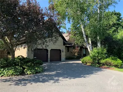 21 Woodfern Court, South Of Baseline To Knoxdale, On K2h 8y9