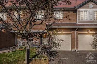 52 Stonebriar Drive, South Of Baseline To Knoxdale, On K2g 5y1