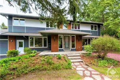 17 Stephanie Avenue, Country Place - Pineglen - Crestview And Area, On K2e 7a8