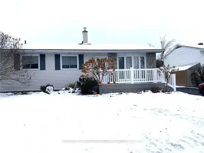 4 COURTNEY Road, Kanata, ON K2L 1L8