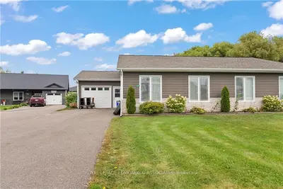 16 Hume Street A, Whitewater Region, On K0j 1c0
