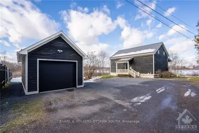 20265 B Lochiel Street W, North Glengarry, On K0c 1a0