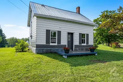 828 Cemetery Road, Lanark Highlands, On K0g 1k0