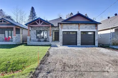6A HENRY GOULBURN Way, Stittsville - Munster - Richmond, ON K2S 1N9