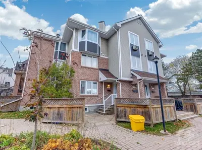 1 STONEBANK Crescent 6, Bells Corners and South to Fallowfield, ON K2H 9M3