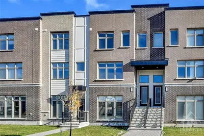 914 Moses Tennisco Street, Manor Park - Cardinal Glen And Area, On K1k 4z8