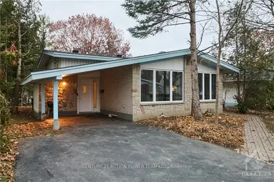 575 BLANCHARD Crescent, Billings Bridge - Riverside Park and Area, ON K1V 7B7