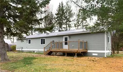 10 Robert Colin Lane, Whitewater Region, On K0j 1k0