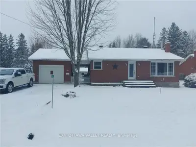 94 Ken Avenue, Laurentian Valley, On K8a 6w5
