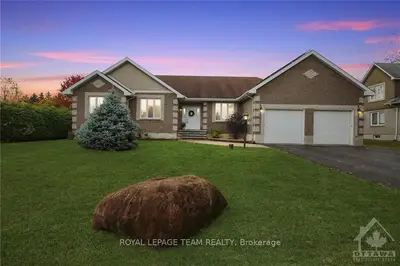 1574 STANLEYFIELD Crescent, Greely - Metcalfe - Osgoode - Vernon and Area, ON K4P 1M7