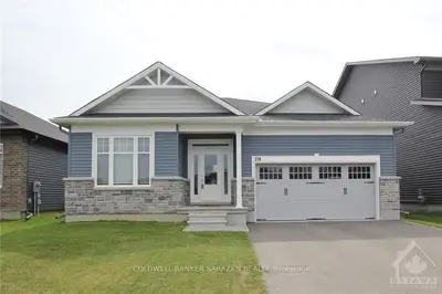 318 Spreadwing Way, Blossom Park - Airport And Area, On K1x 0j5