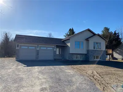 369 WHITE WATER Road, Laurentian Valley, ON K8A 6W4
