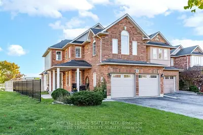 Att/Row/Townhouse in Hamilton