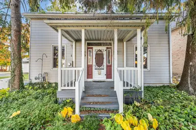 Detached in North Perth