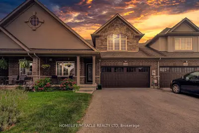 Att/Row/Townhouse in Niagara Falls