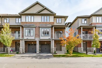 Condo Townhouse in Hamilton