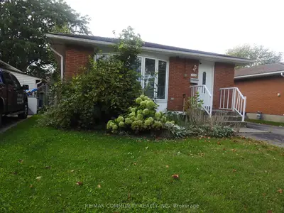 Detached in Niagara Falls