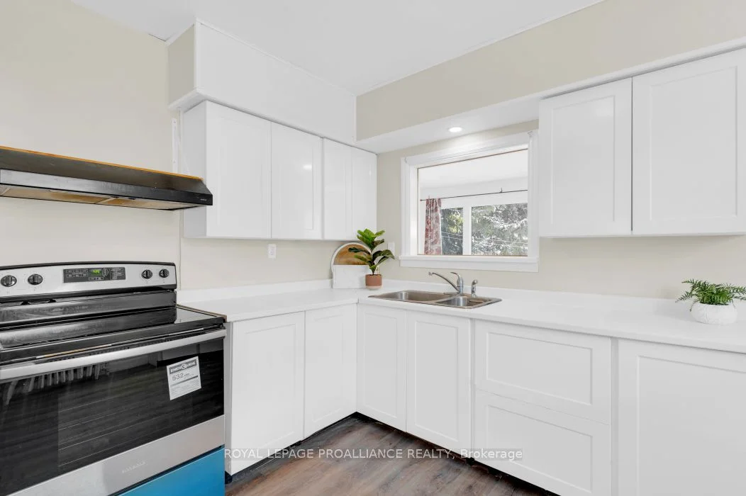 34 Lewis Street, Belleville, On K8p 1r2