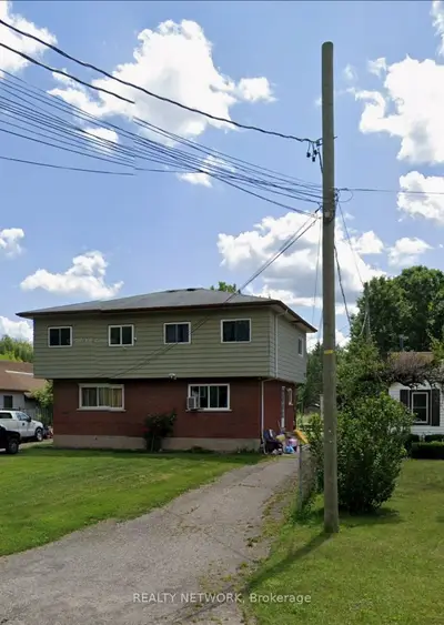 Detached in Niagara Falls