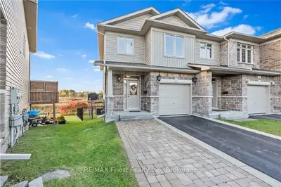 Att/Row/Townhouse in Kingston