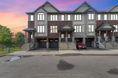 Att/Row/Townhouse in Hamilton