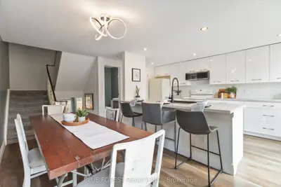 Condo Townhouse in London South