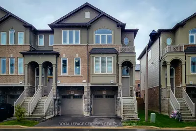 Condo Townhouse in Hamilton