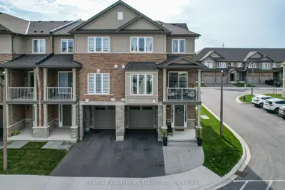 Att/Row/Townhouse in Hamilton