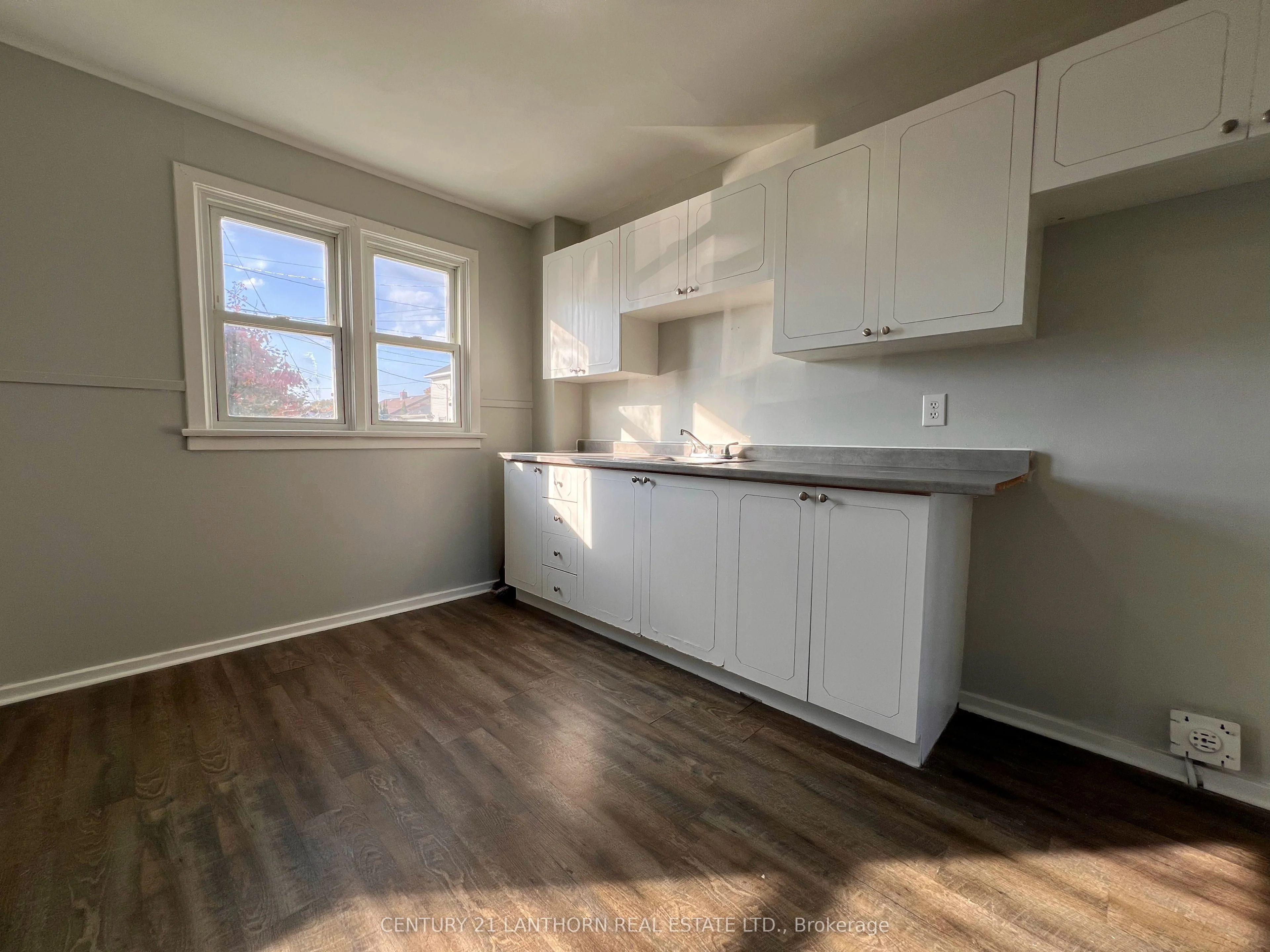 4 Caen Court, Prince Edward County, On K0k 2t0