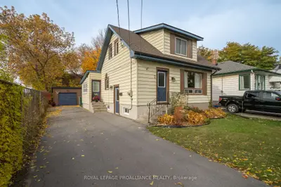 Detached in Belleville