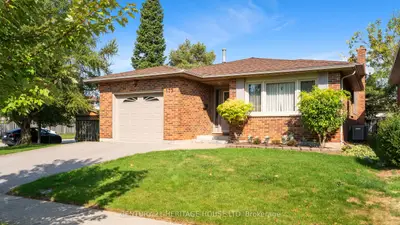 Detached in Brantford