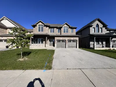 Detached in Niagara Falls