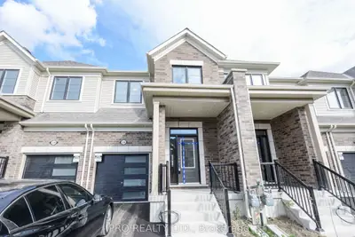 Att/Row/Townhouse in Cobourg