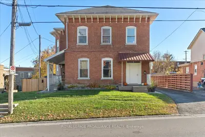 Fourplex in Stirling-Rawdon