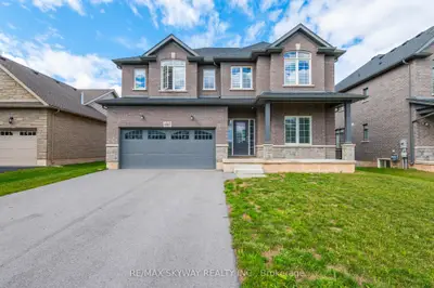 Detached in Niagara Falls