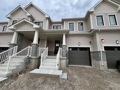 Att/Row/Townhouse in Haldimand