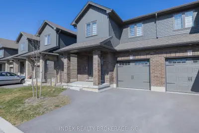 Att/Row/Townhouse in Brant