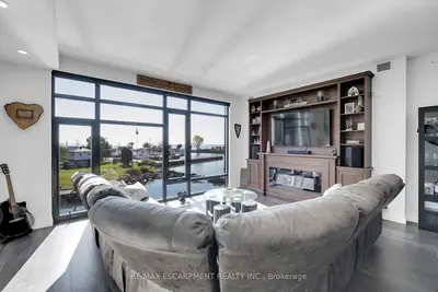 Condo Apartment in Norfolk