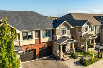 Att/Row/Townhouse in Hamilton