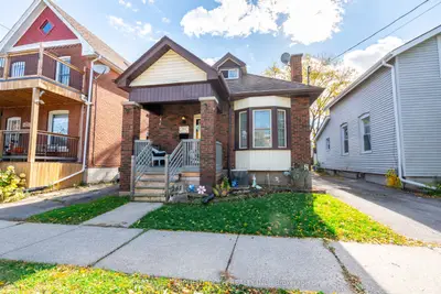 Detached in Brantford