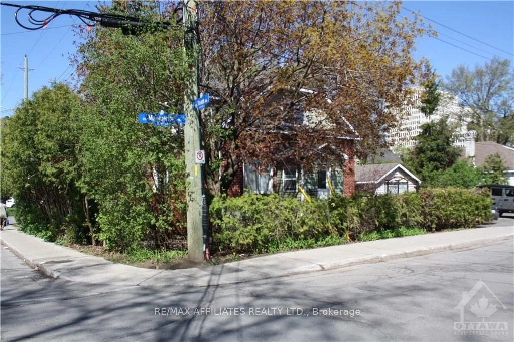 406 Marguerite Avenue, Vanier and Kingsview Park, ON K1L 7W6
