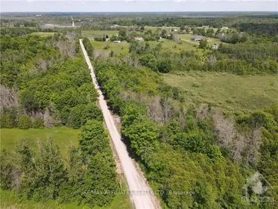 293 Brown Road 3, Montague, On K7a 4s4