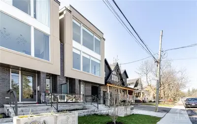 40 Kenora Street B, Tunneys Pasture And Ottawa West, On K1y 3k8